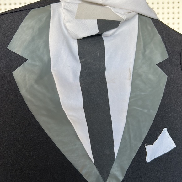 Slender man size 7 strech costume has stains on gloves - Picture 5 of 5